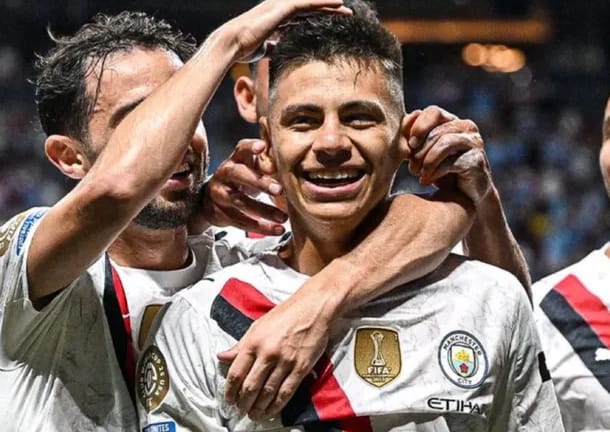 Debut soñado: el “Diablito” Echeverri marcó un golazo en su primera titularidad con el Manchester City