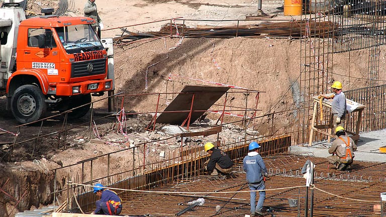 Actividad: tras la fuerte caída de marzo, cómo reaccionó la economía real a la salida del cepo y el dólar flotante