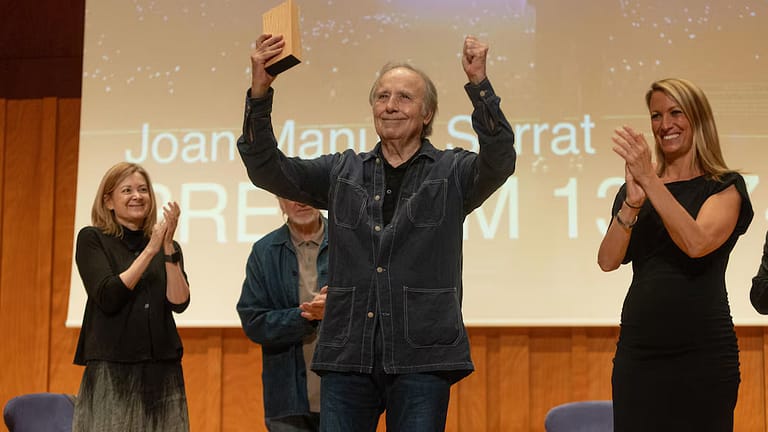Joan Manuel Serrat y el viaje que cambió su vida, de una España convulsa al abrazo de América Latina