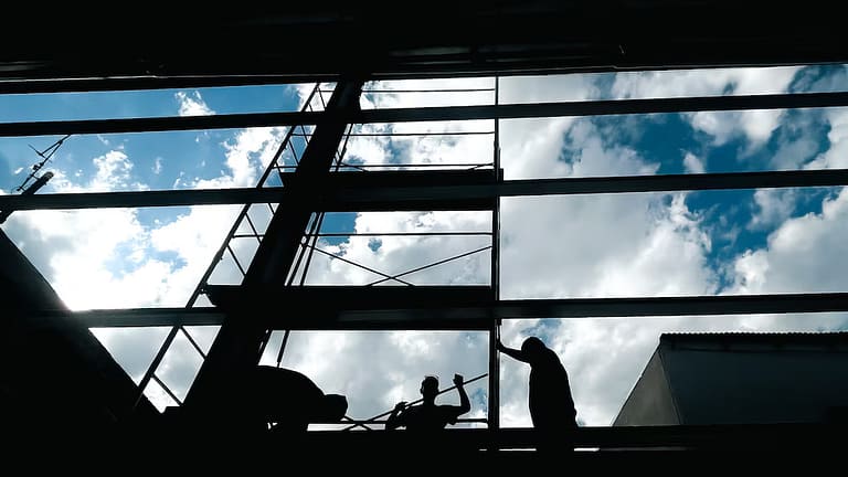 La industria y la construcción se recuperaron en abril y tuvieron fuertes subas frente al mes anterior