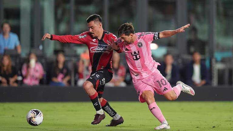 Con dos asistencias de Messi, Inter Miami le ganó sobre la hora al Atlas en el estreno de la Leagues Cup