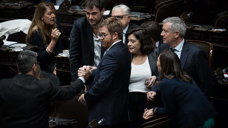 Diputados | La oposición intentará acorralar al oficialismo con una sesión ordenada, pero los libertarios buscarán empastar el debate