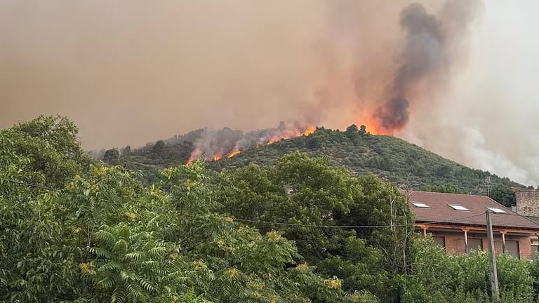 histórica ola de incendios que golpea a España y que va camino de batir récords de destrucción