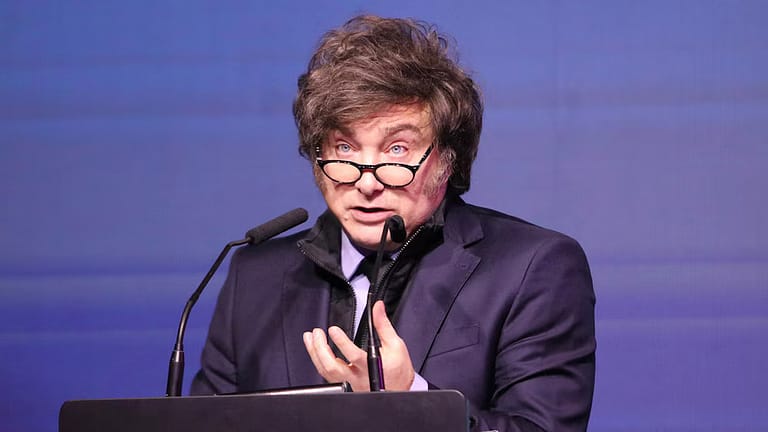 El Gobierno vetó oficialmente las leyes de aumento a jubilados y emergencia en discapacidad