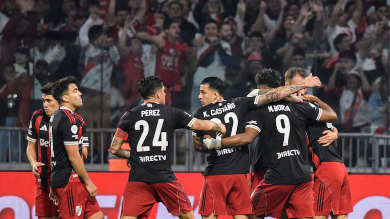 River superó sin problemas a San Martín de Tucumán y se clasificó a octavos de final