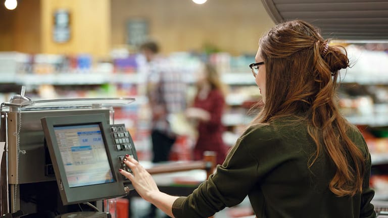 Hoy se celebra el dia del empleado de comercio