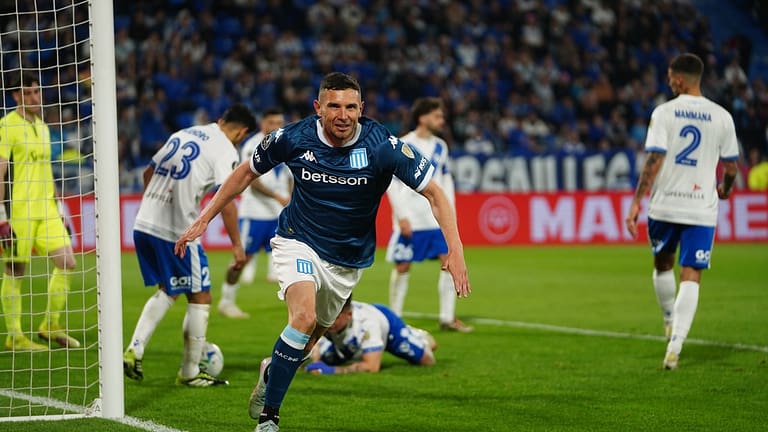 Con un gol de Maravilla Martínez, Racing derrotó 1-0 a Vélez en el primer duelo de los cuartos de final de la Copa Libertadores
