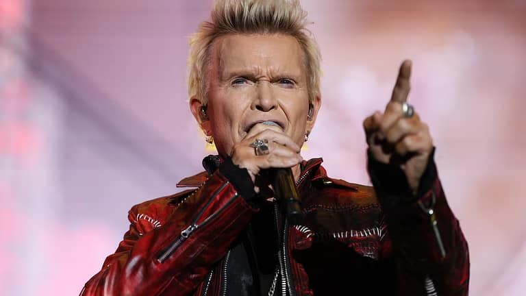 El mítico Billy Idol cumple 70 Años
