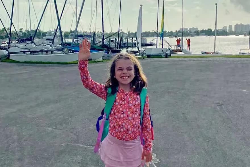 Calena Areyan Gruber, una de la niñas que fue internada por el accidente náutico en Miami y que luego fue dada de alta.